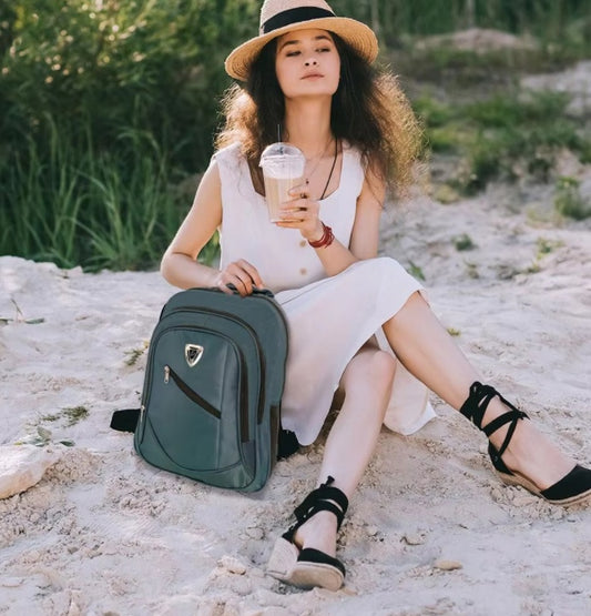 Mochila Impermeable y Resistente para Mujer – Portátil y Ligera